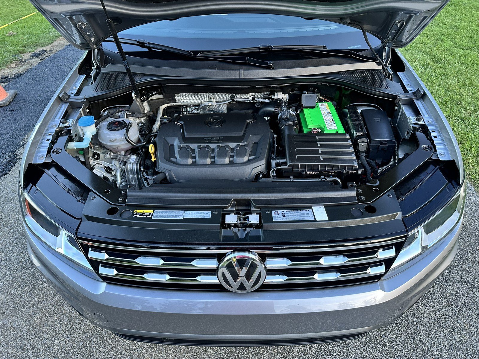 Used 2020 Volkswagen Tiguan SEL AWD/4WD image 26
