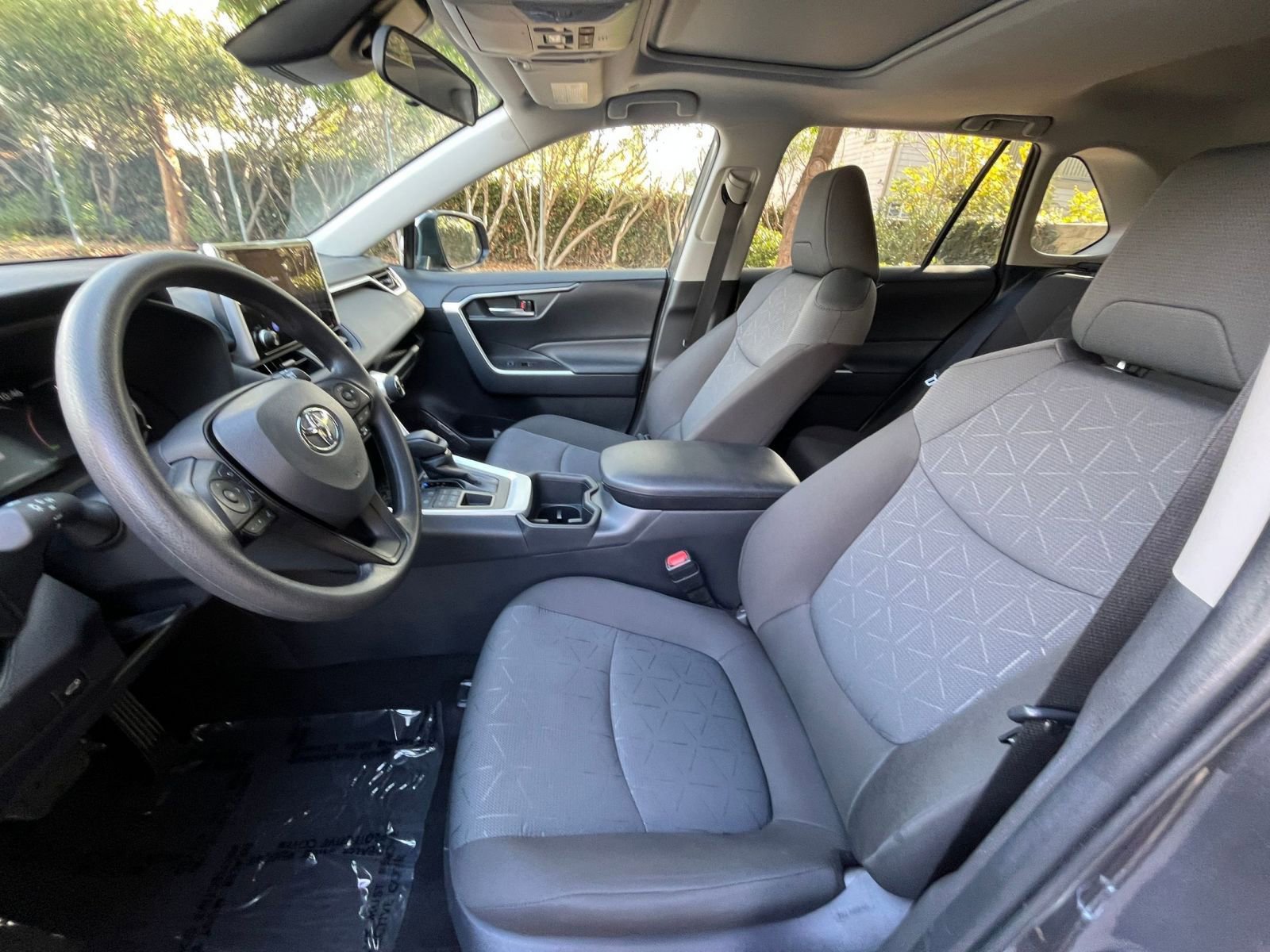 Used 2025 Toyota RAV4 XLE image 25