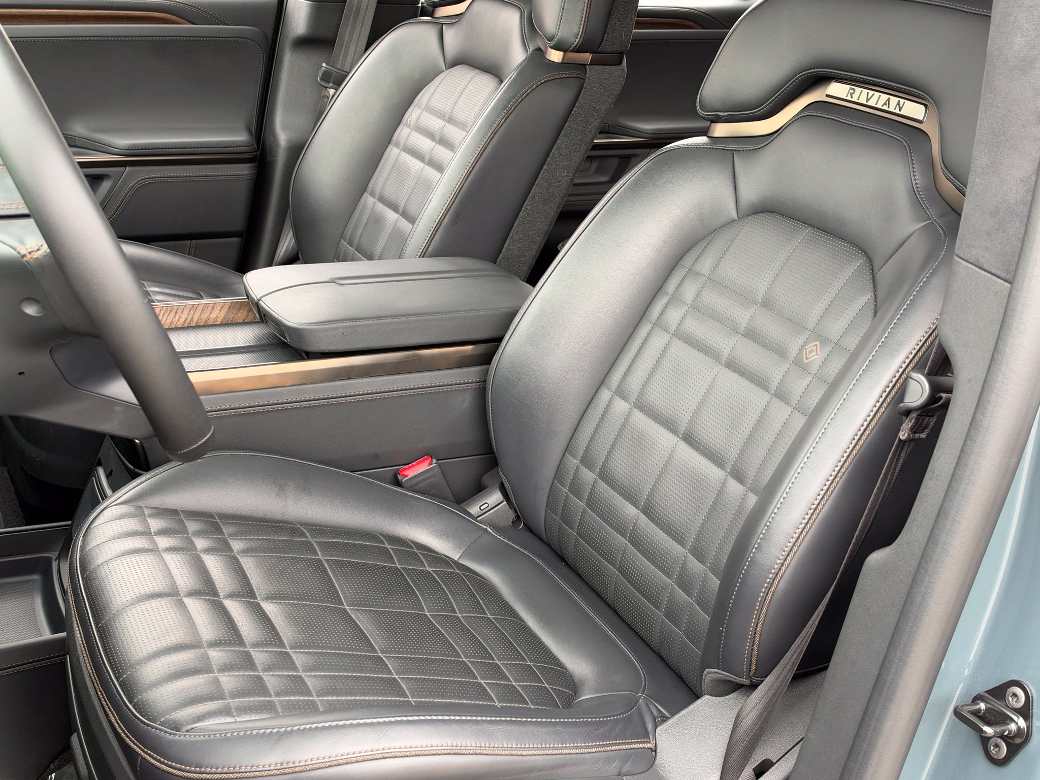Used 2025 Rivian R1S Premium Dual AWD/4WD image 19