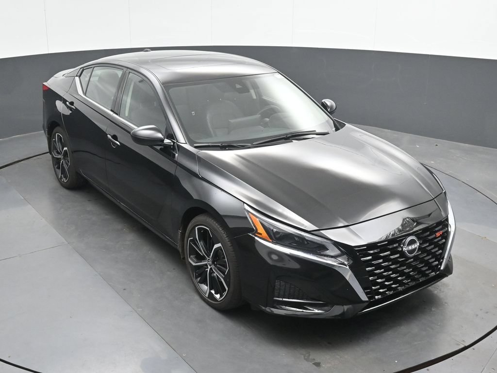 Used 2025 Nissan Altima 2.5 SR w/ SR Premium Package FWD image 34