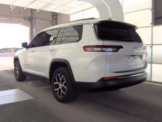 Used 2025 Jeep Grand Cherokee L Limited AWD/4WD image 4