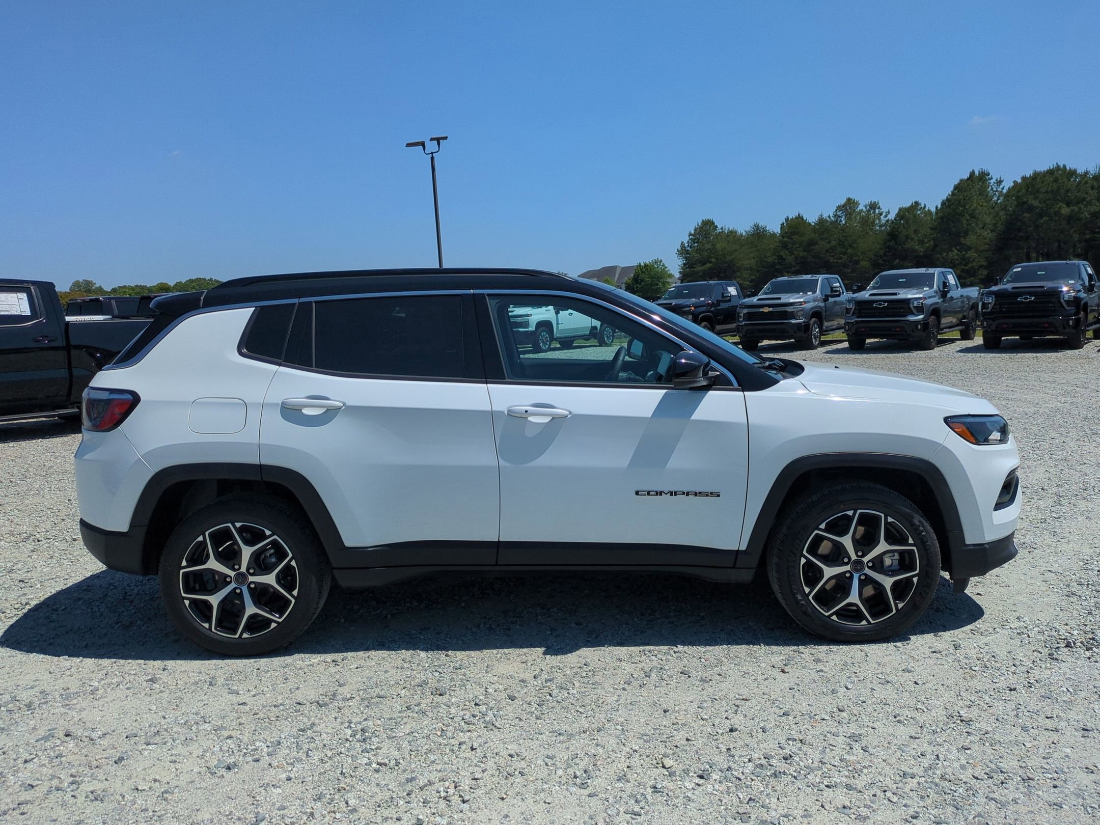 Used 2025 Jeep Compass Limited AWD/4WD image 11