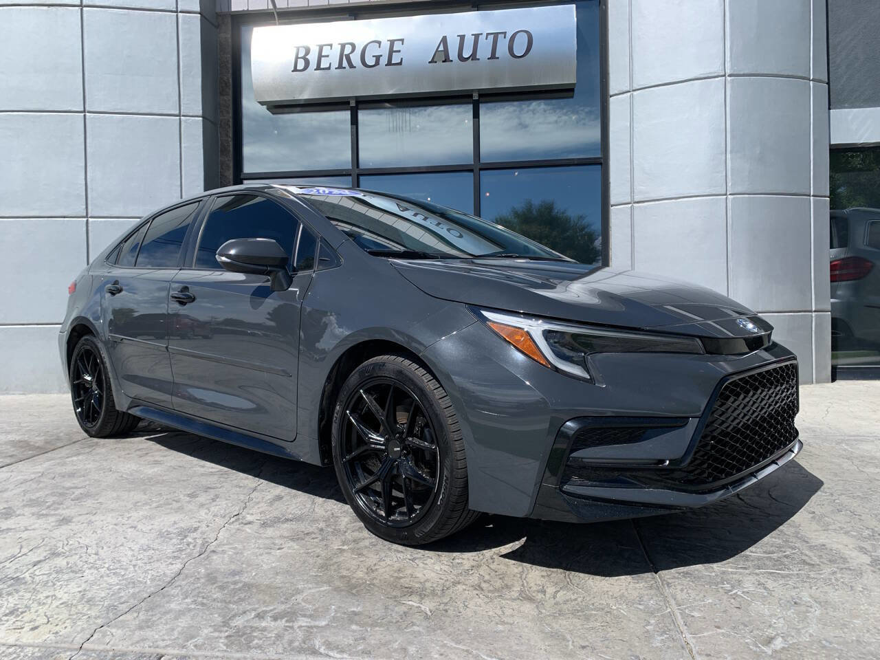 Used 2023 Toyota Corolla SE 4dr Sedan image 1