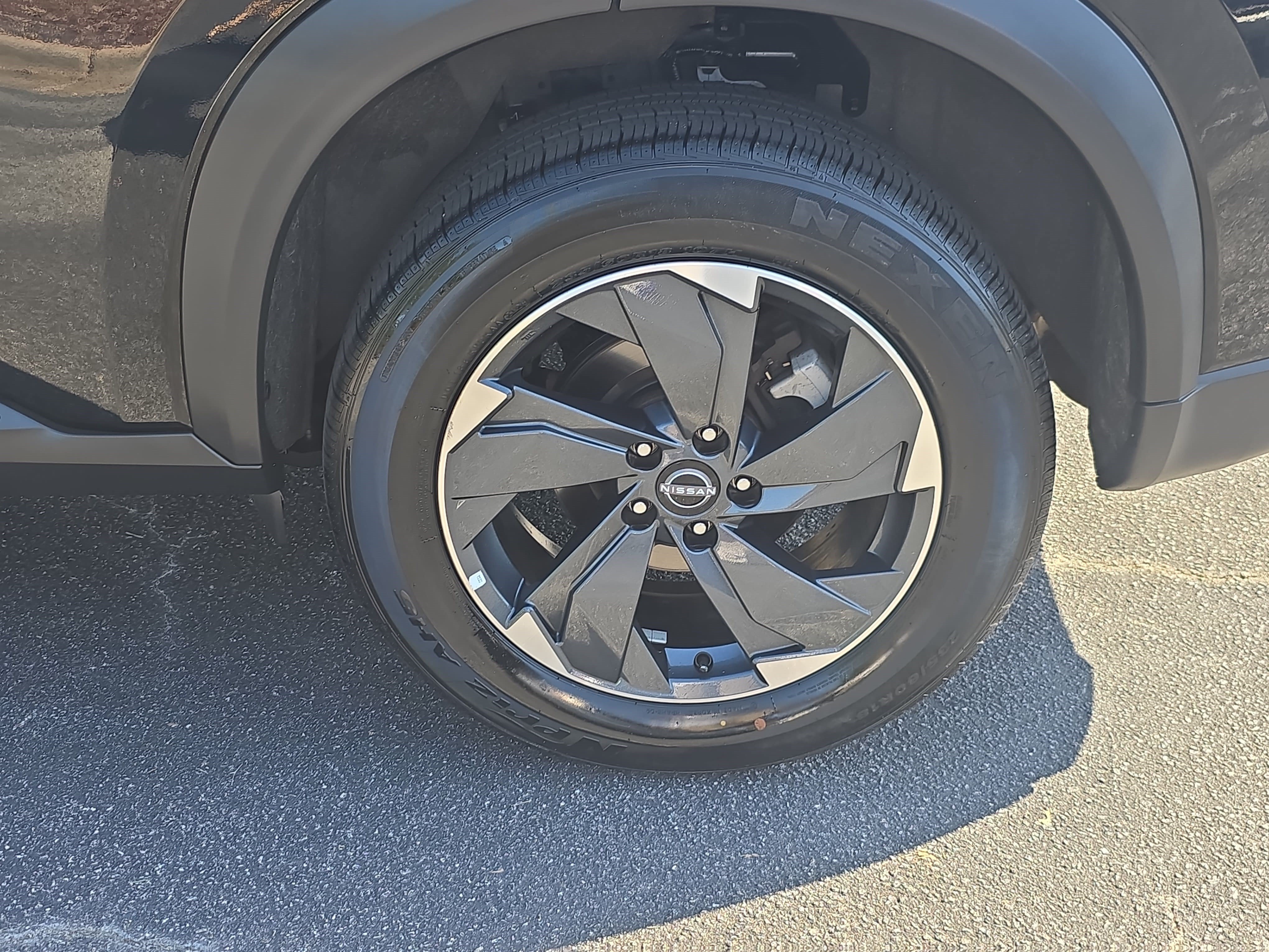 Used 2025 Nissan Rogue SV AWD/4WD image 33