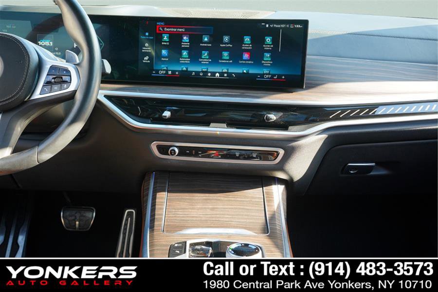 Used 2024 BMW X7 M60i w/ Executive Package image 34