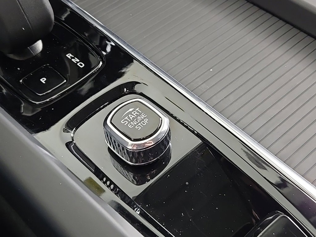 Used 2024 Volvo XC60 B5 Core w/ Protection Package Premier image 24