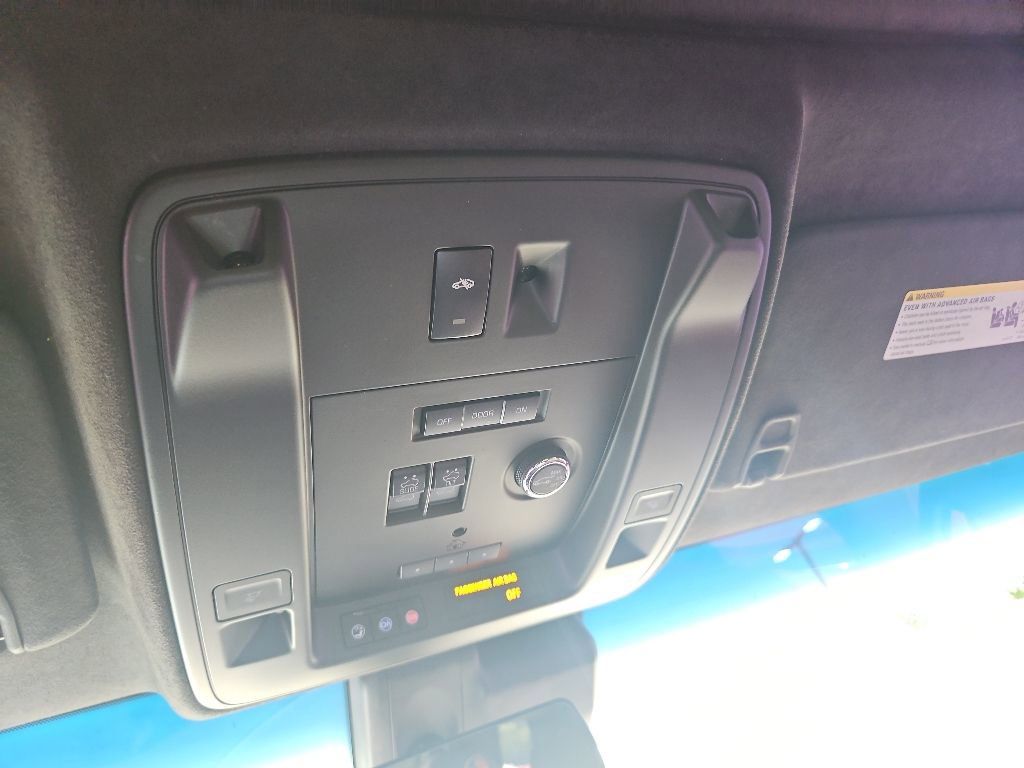 Used 2017 Cadillac Escalade Platinum AWD/4WD image 20