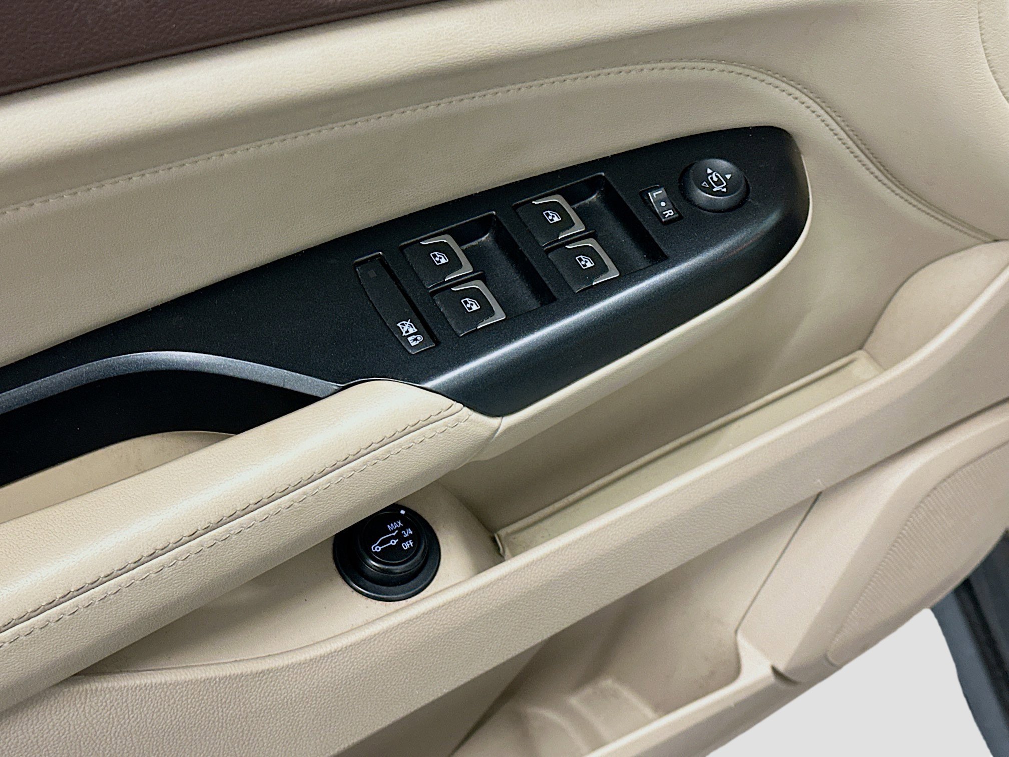 Used 2015 Cadillac SRX Luxury w/ Driver Awareness Package image 15