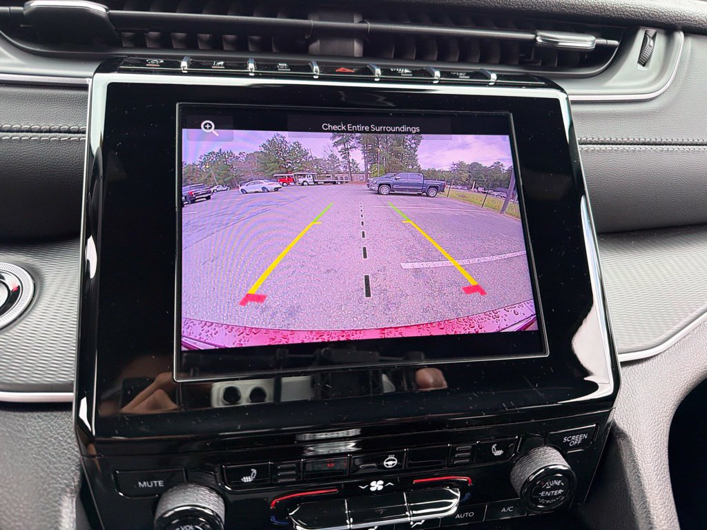 Used 2025 Jeep Grand Cherokee Laredo X w/ Luxury Tech Group I AWD/4WD image 11