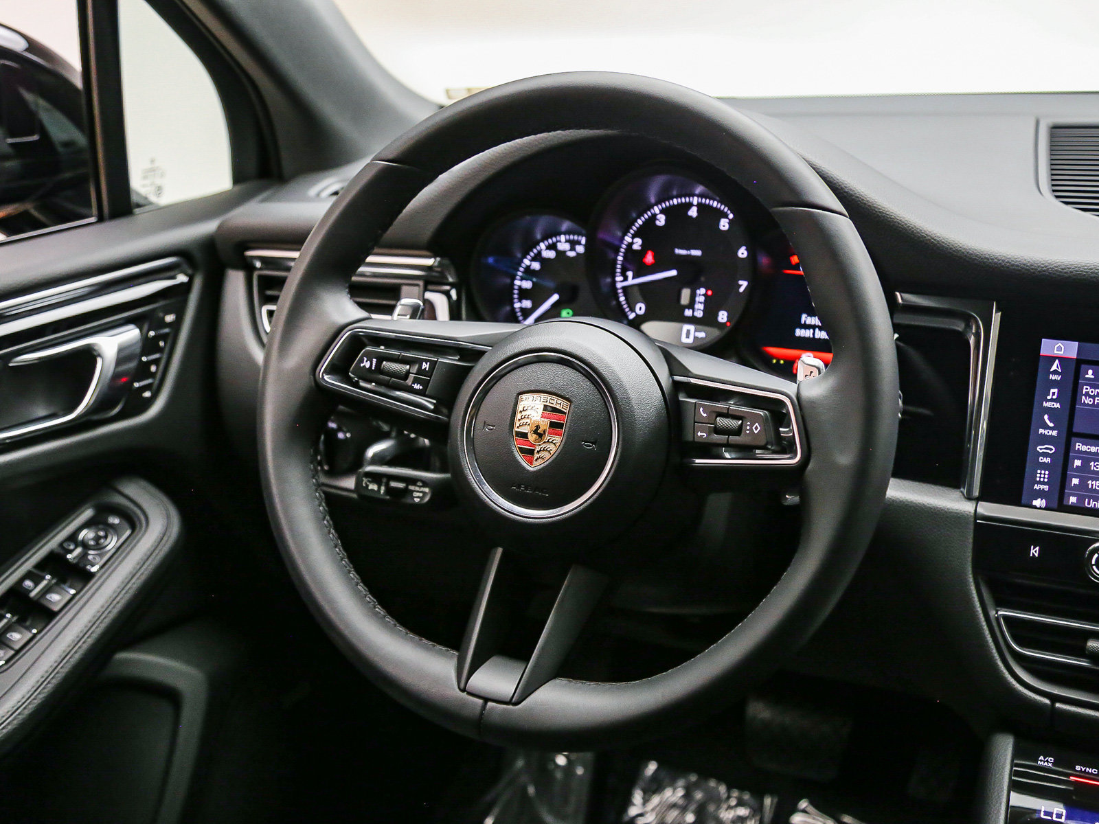 Certified 2026 Porsche Macan AWD/4WD image 19