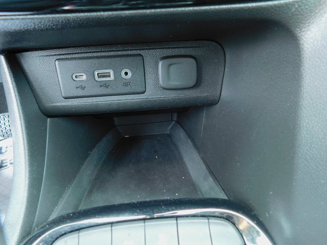 Used 2020 Buick Encore GX Select image 31