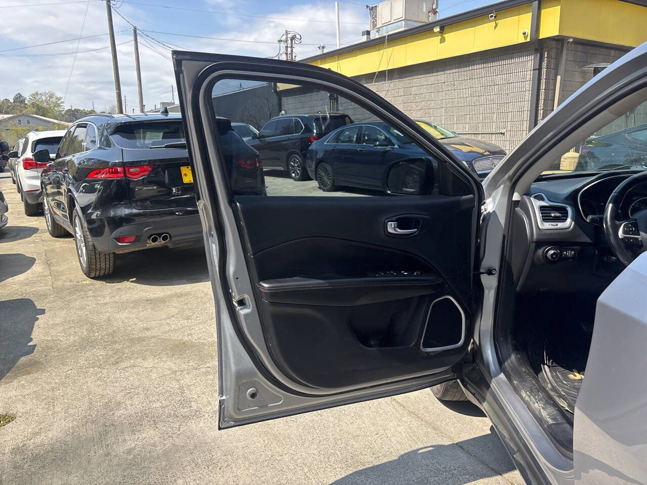 Used 2019 Jeep Compass Latitude image 10