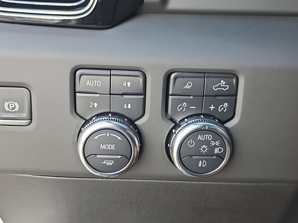Used 2025 GMC Sierra 2500 AT4X image 28