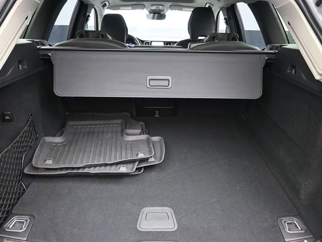 Used 2024 Volvo XC60 B5 Ultimate w/ Climate Package image 32