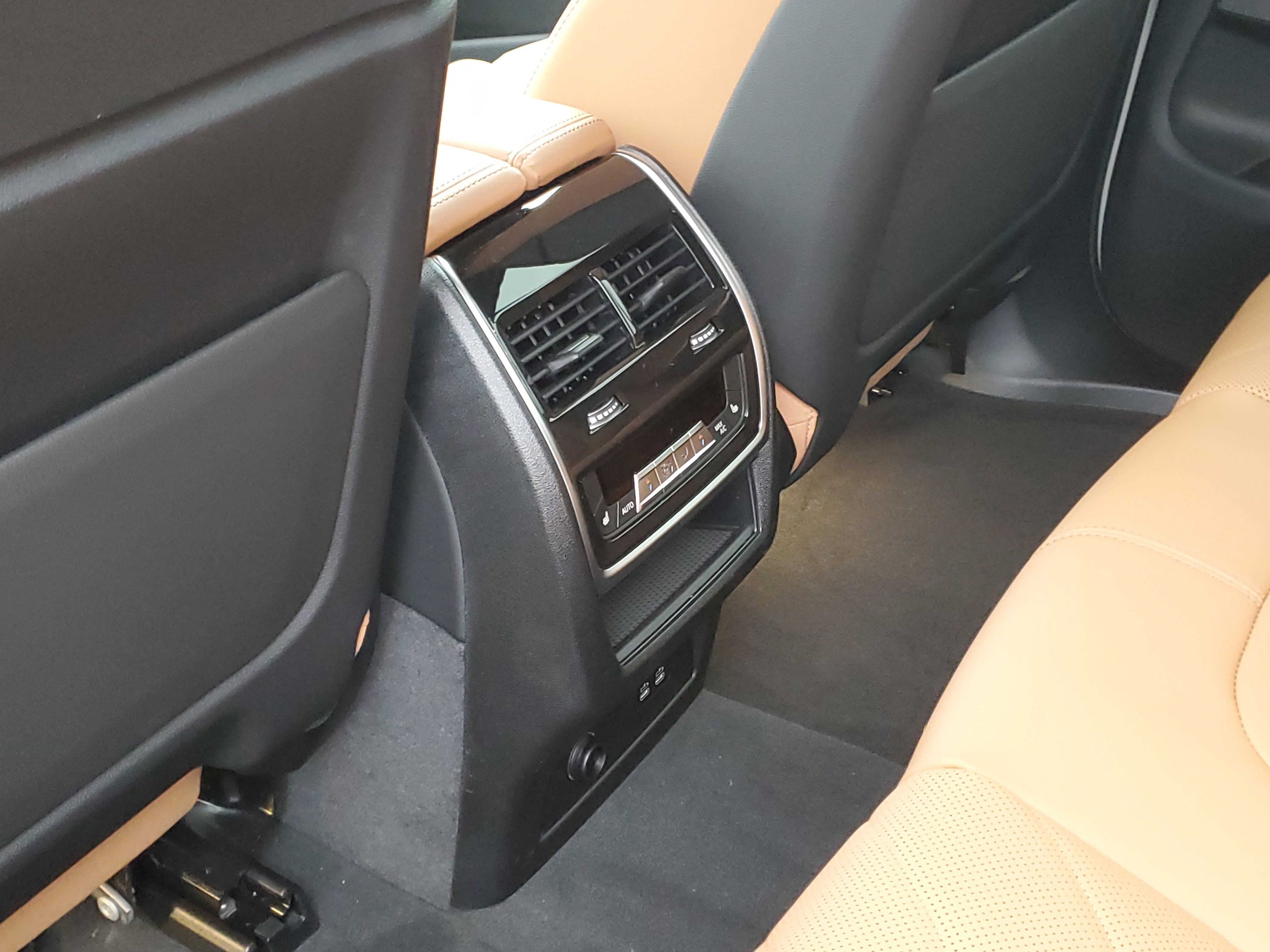 New 2026 BMW X5 xDrive40i w/ M Sport Package AWD/4WD image 25