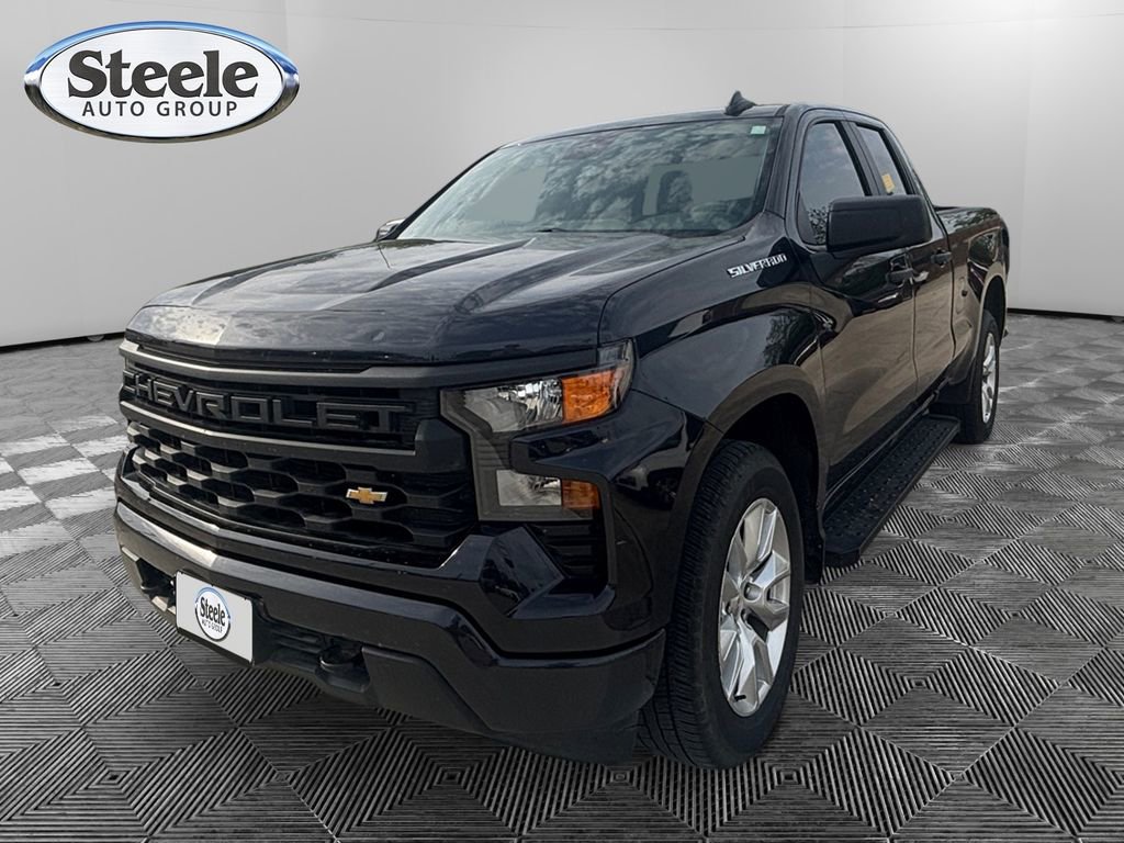 Used 2023 Chevrolet Silverado 1500 Custom image 1