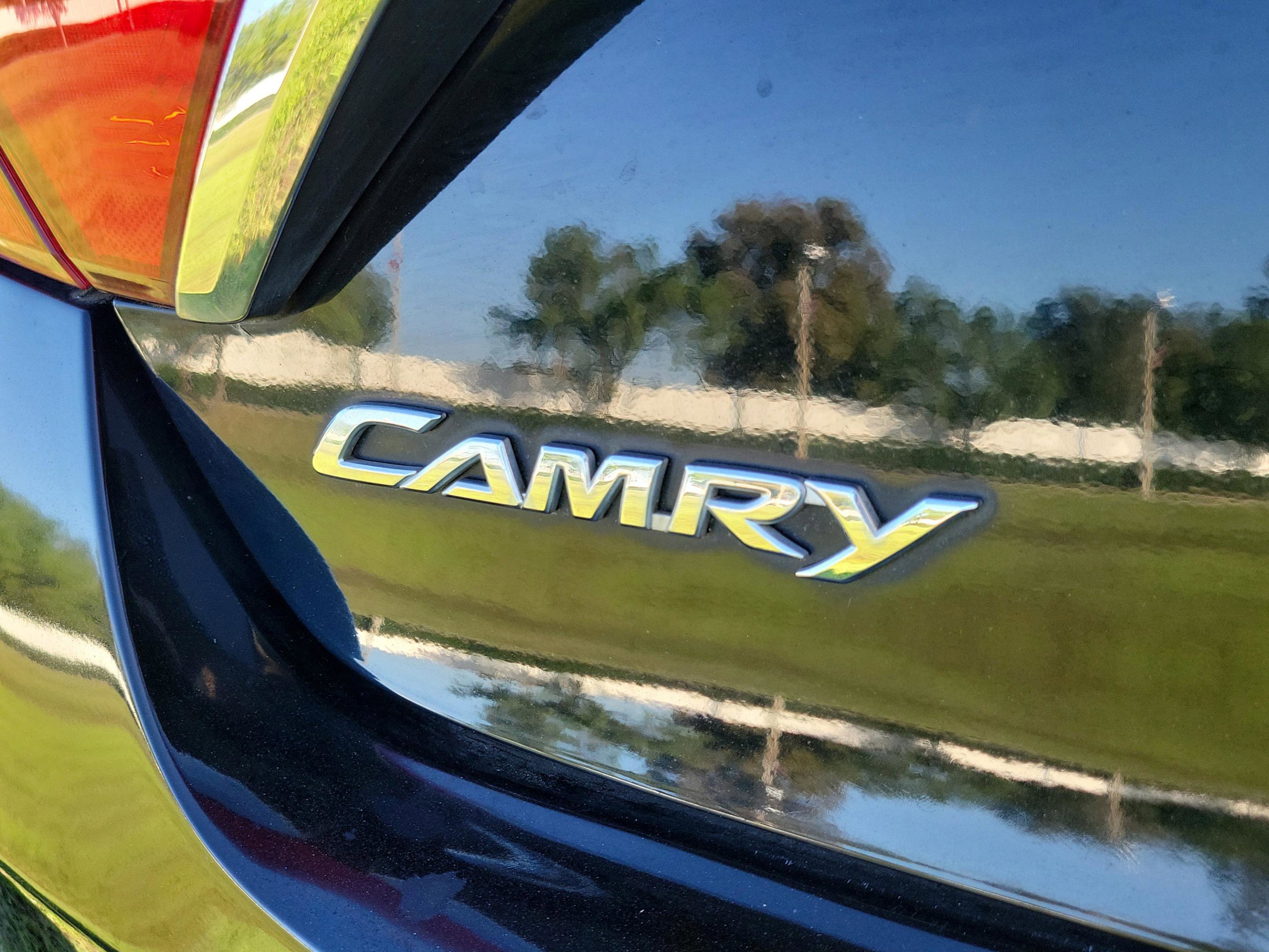 Used 2016 Toyota Camry LE FWD image 23