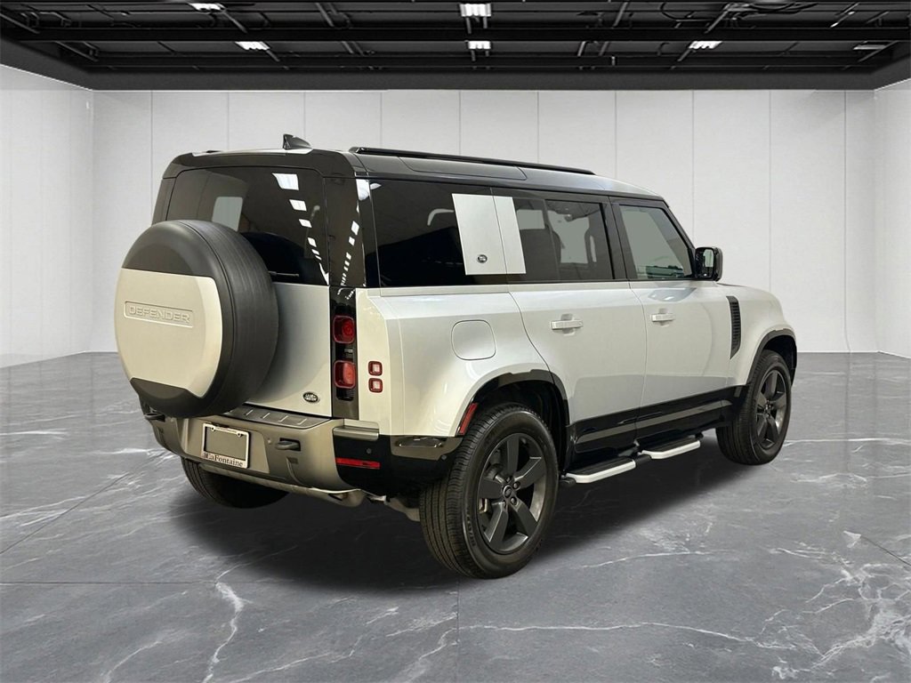 Used 2023 Land Rover Defender 110 X-Dynamic SE image 7