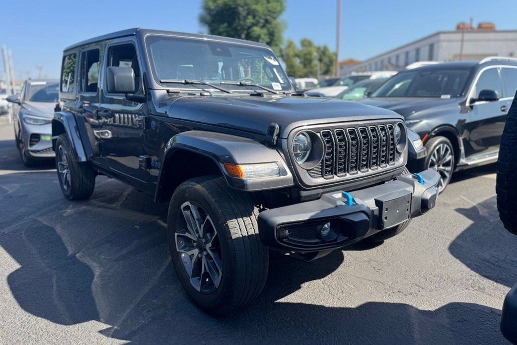 Used 2024 Jeep Wrangler Unlimited w/ Convenience Group AWD/4WD image 8