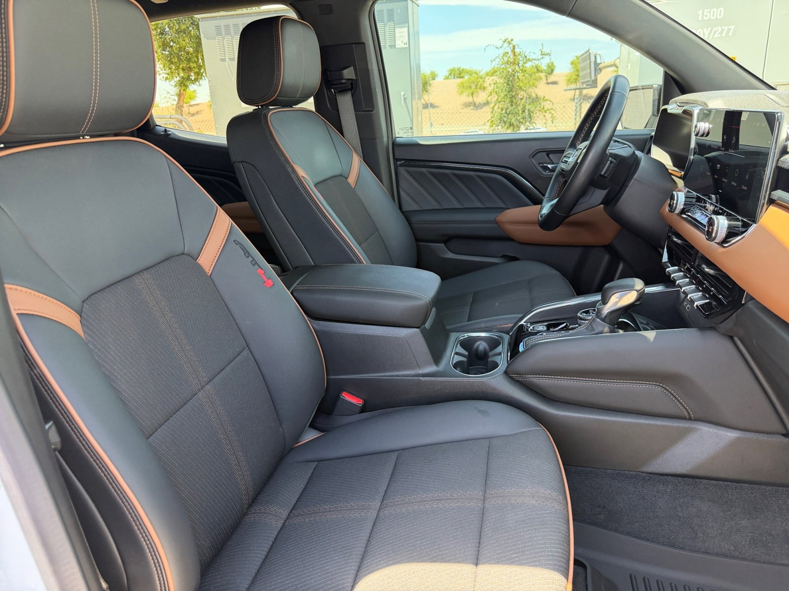 Used 2024 GMC Canyon AT4 w/ Technology Package AWD/4WD image 30
