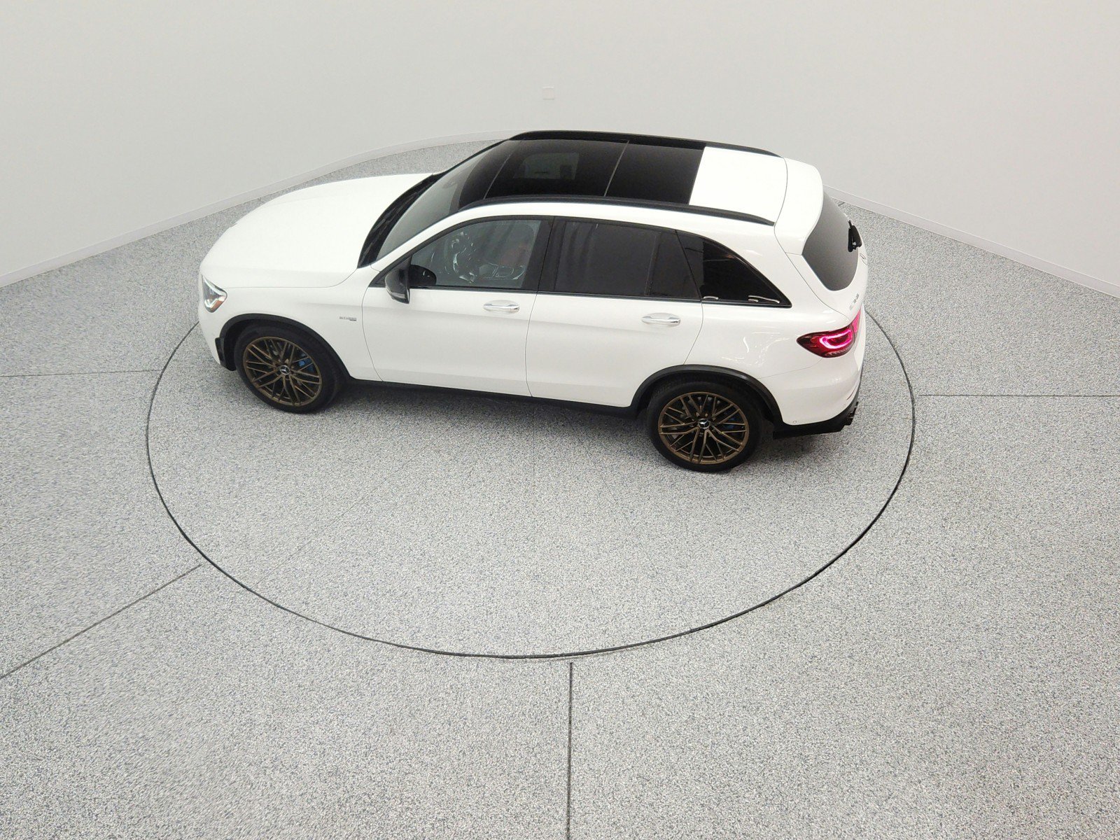 Used 2022 Mercedes-Benz GLC 43 AMG 4MATIC w/ Driver Assistance Package image 16