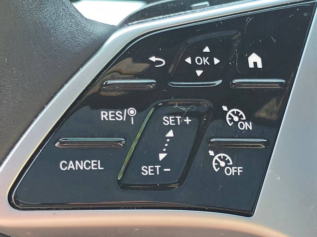 Used 2025 Mercedes-Benz GLB 250 4MATIC image 33