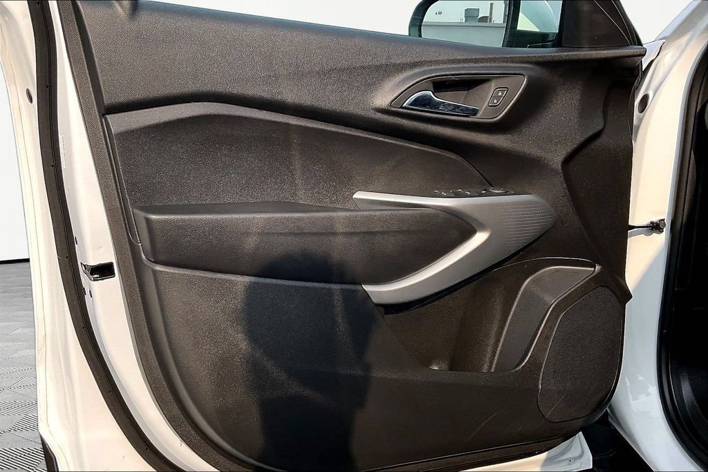 Used 2026 Chevrolet Trax LS w/ LS Convenience Package FWD image 22