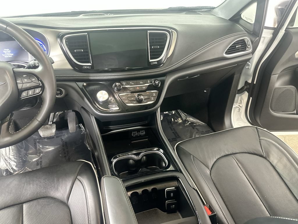 Used 2024 Chrysler Pacifica Premium FWD image 22