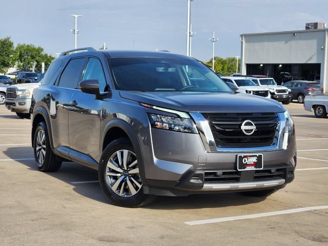 Used 2025 Nissan Pathfinder SL FWD image 2