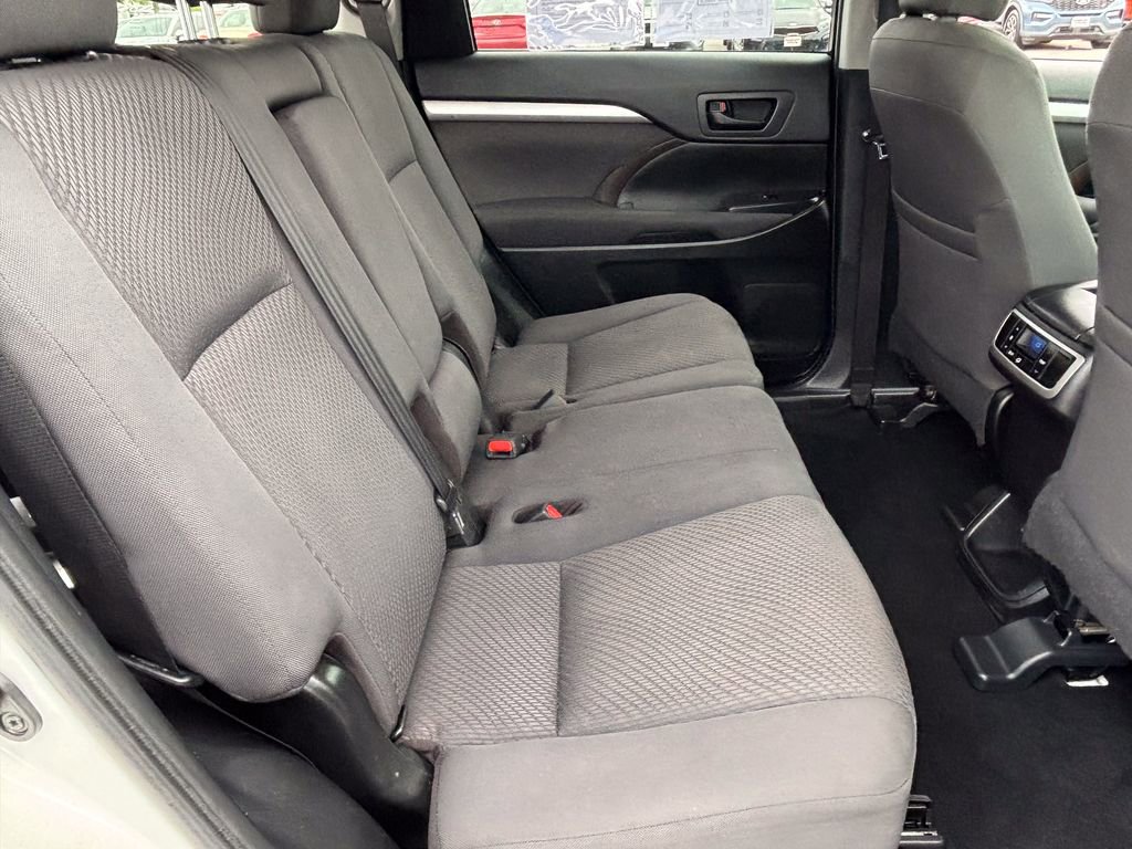 Used 2019 Toyota Highlander LE FWD image 37
