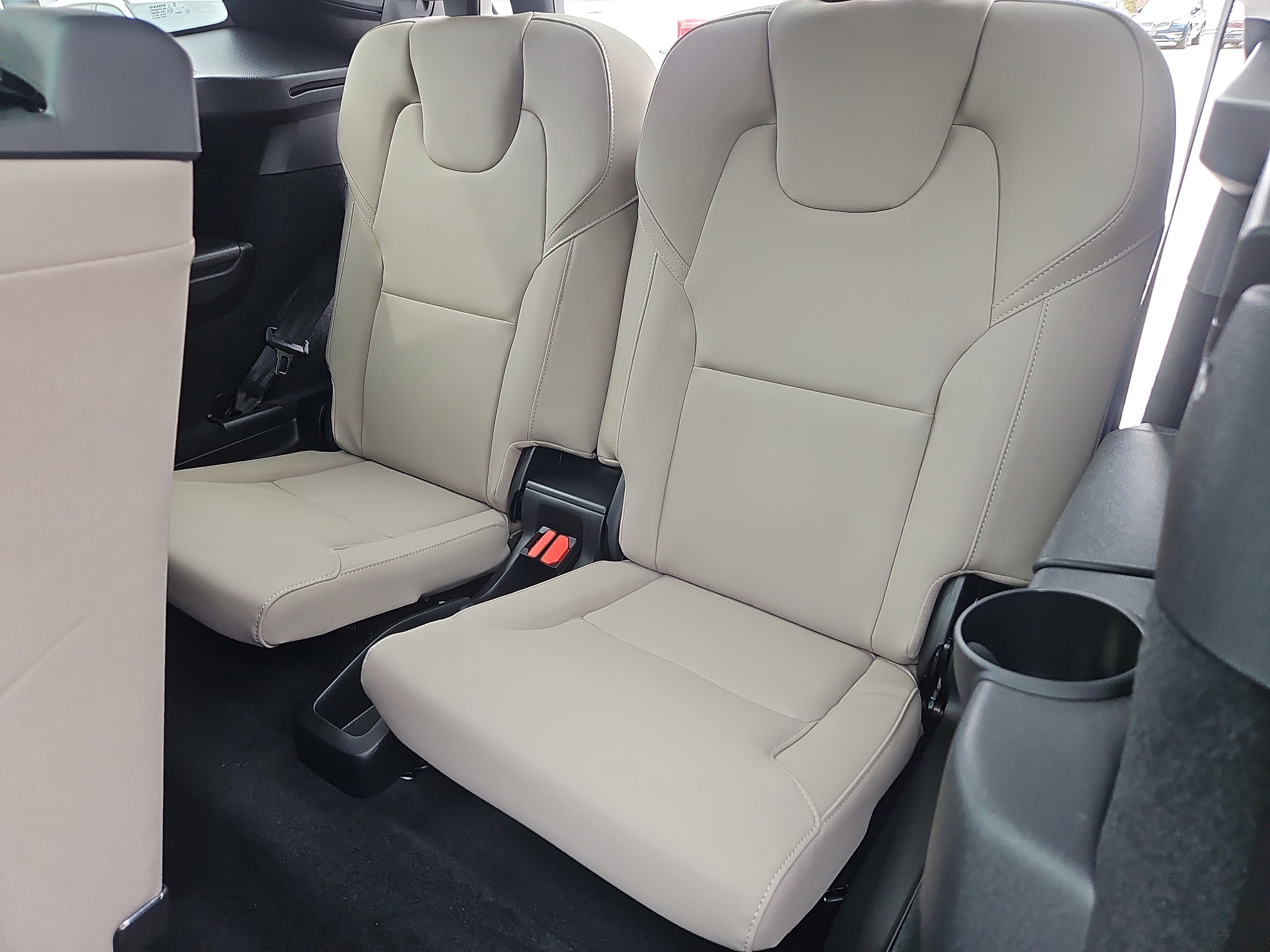 New 2026 Volvo XC90 B6 Plus w/ Protection Package Premier image 23