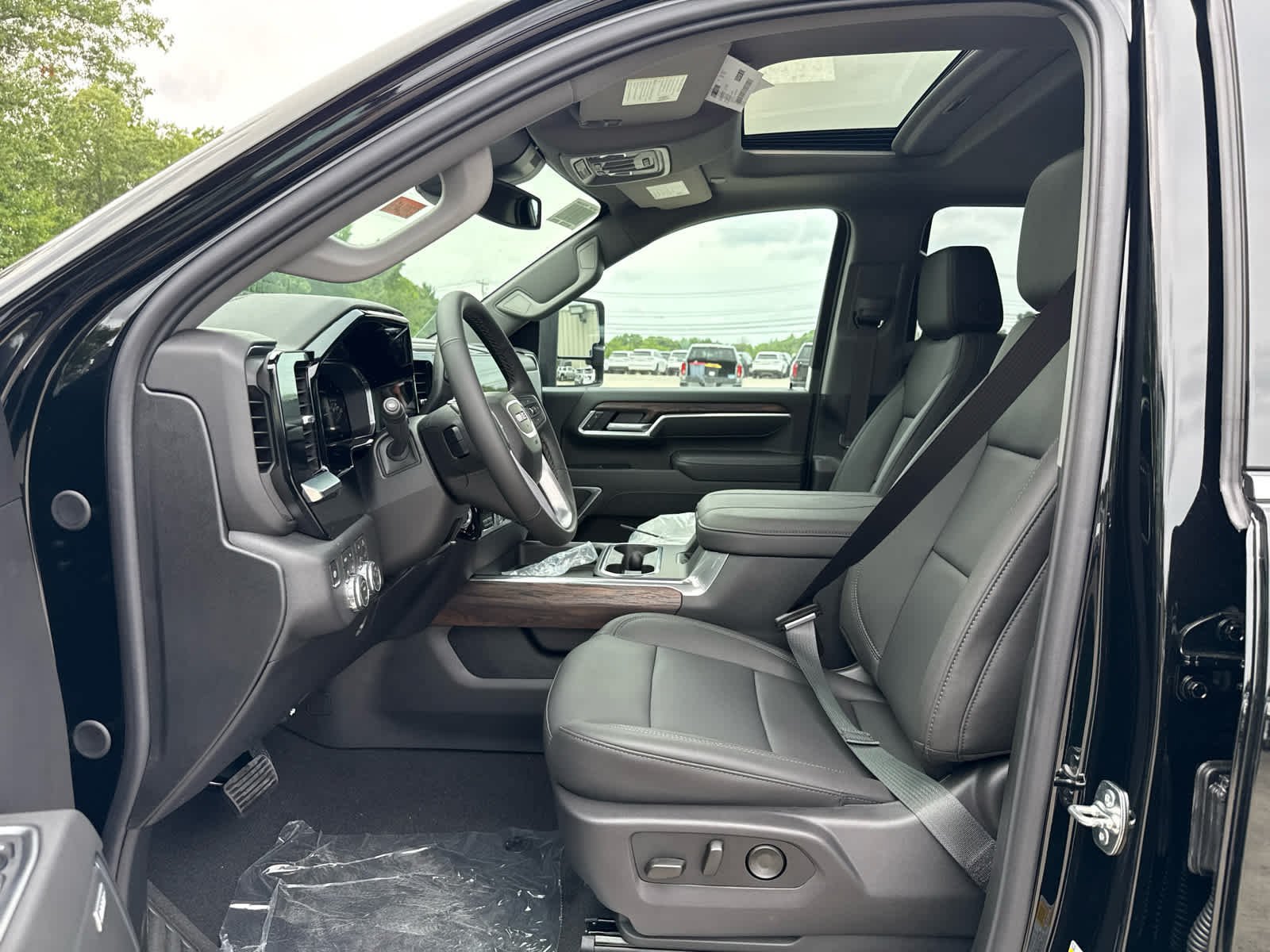 New 2026 GMC Sierra 2500 SLT w/ SLT Premium Package AWD/4WD image 13