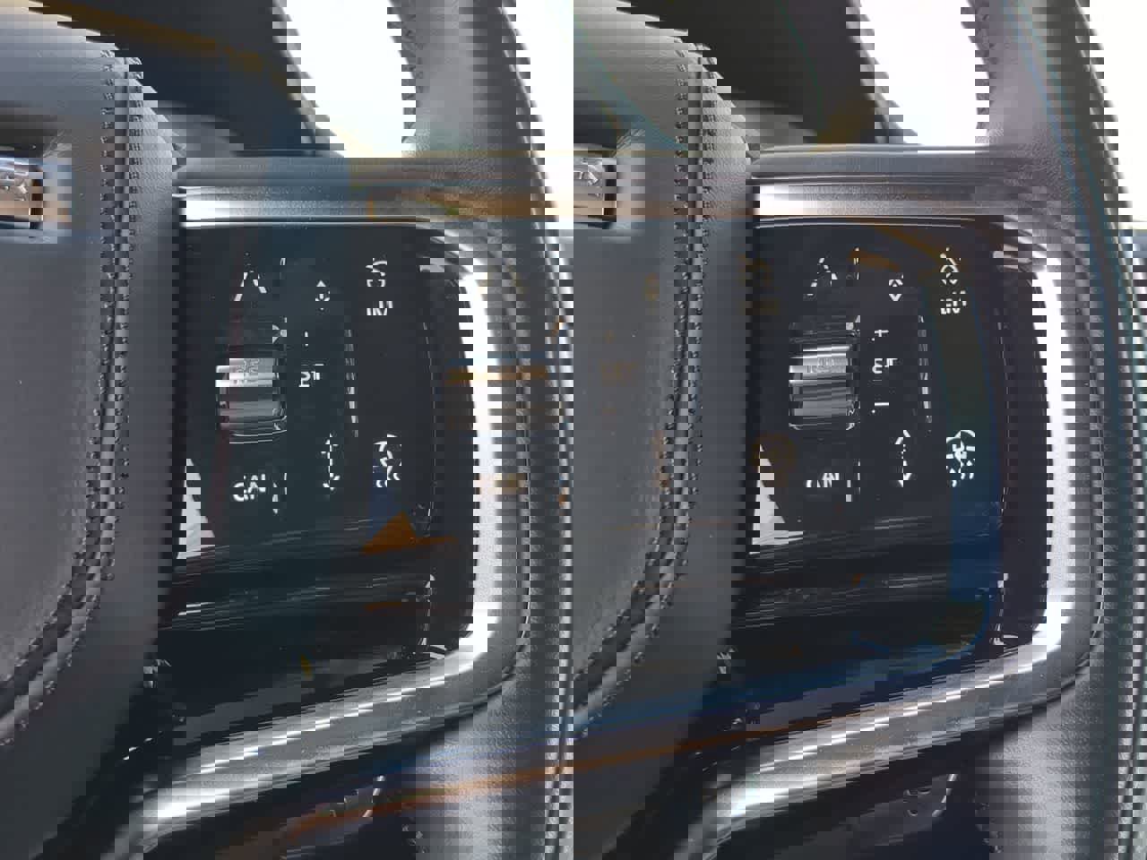 Used 2025 Land Rover Range Rover Sport SE image 27