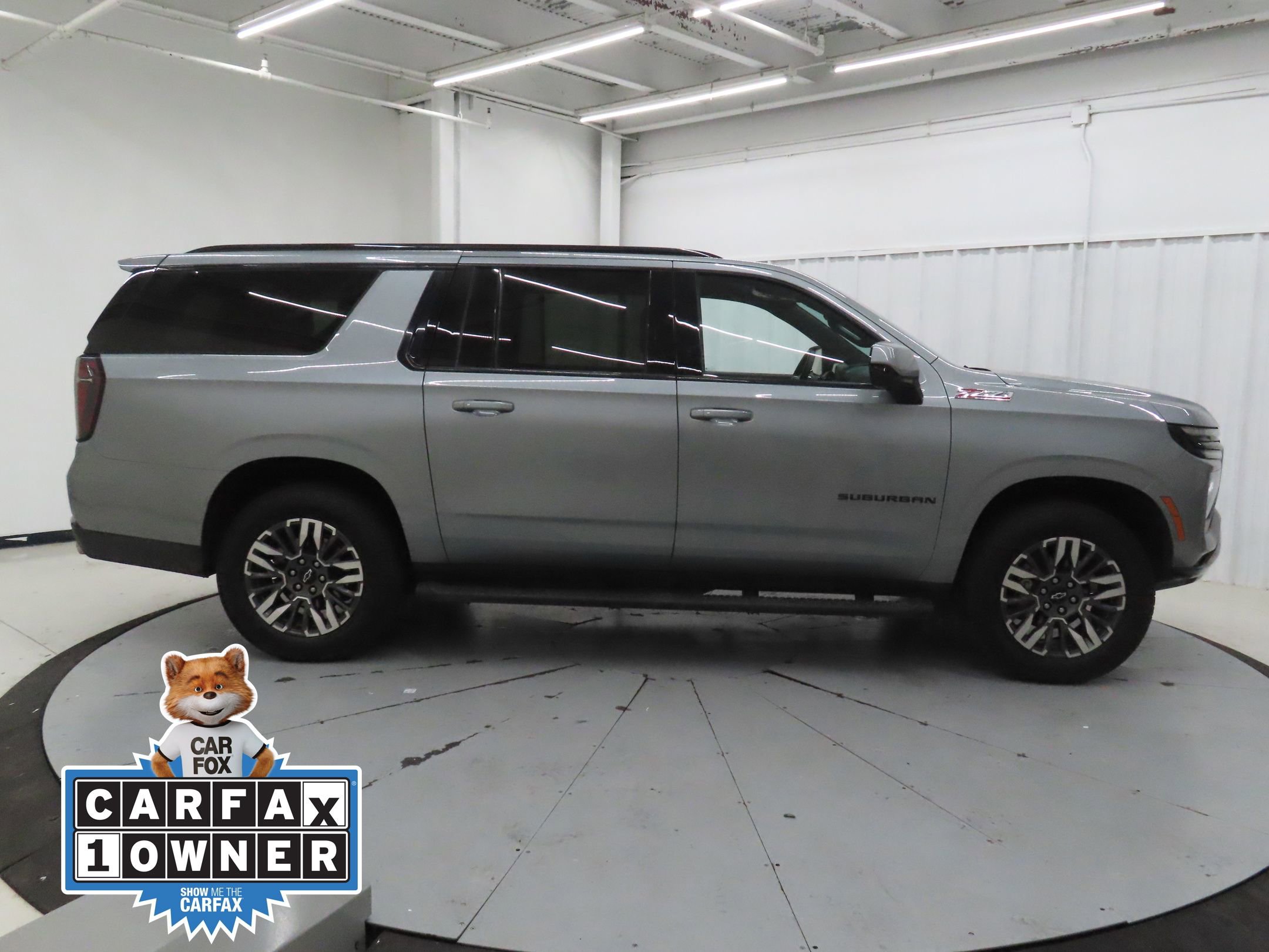 Used 2025 Chevrolet Suburban Z71 AWD/4WD image 2