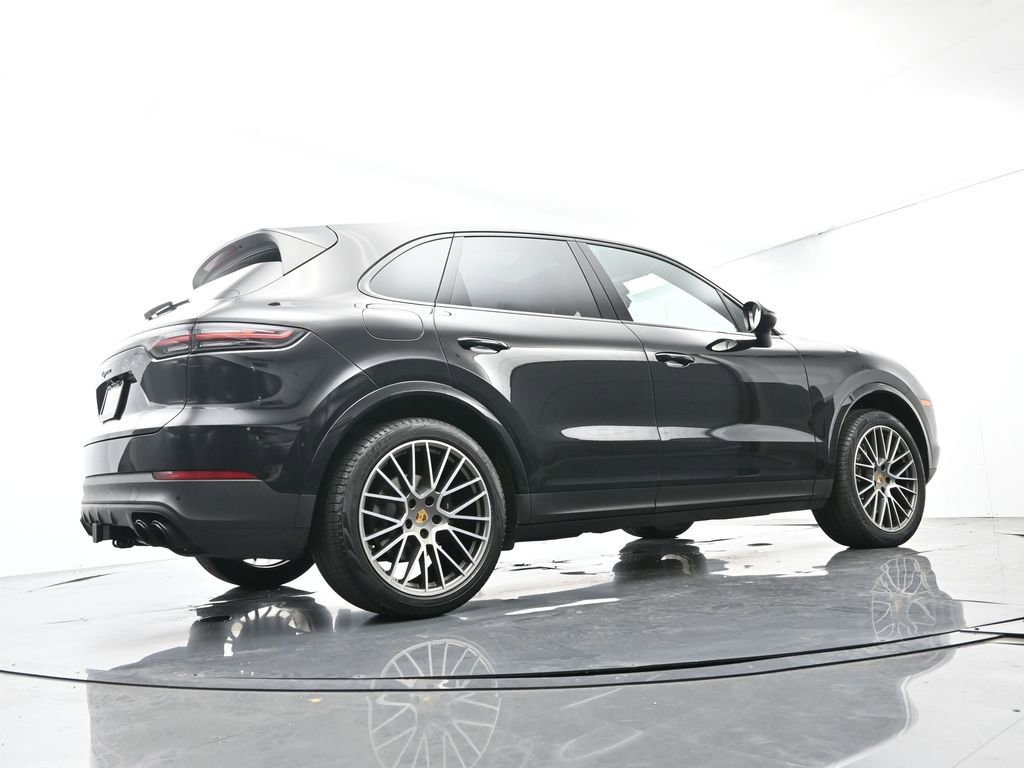Certified 2023 Porsche Cayenne Platinum Edition image 50