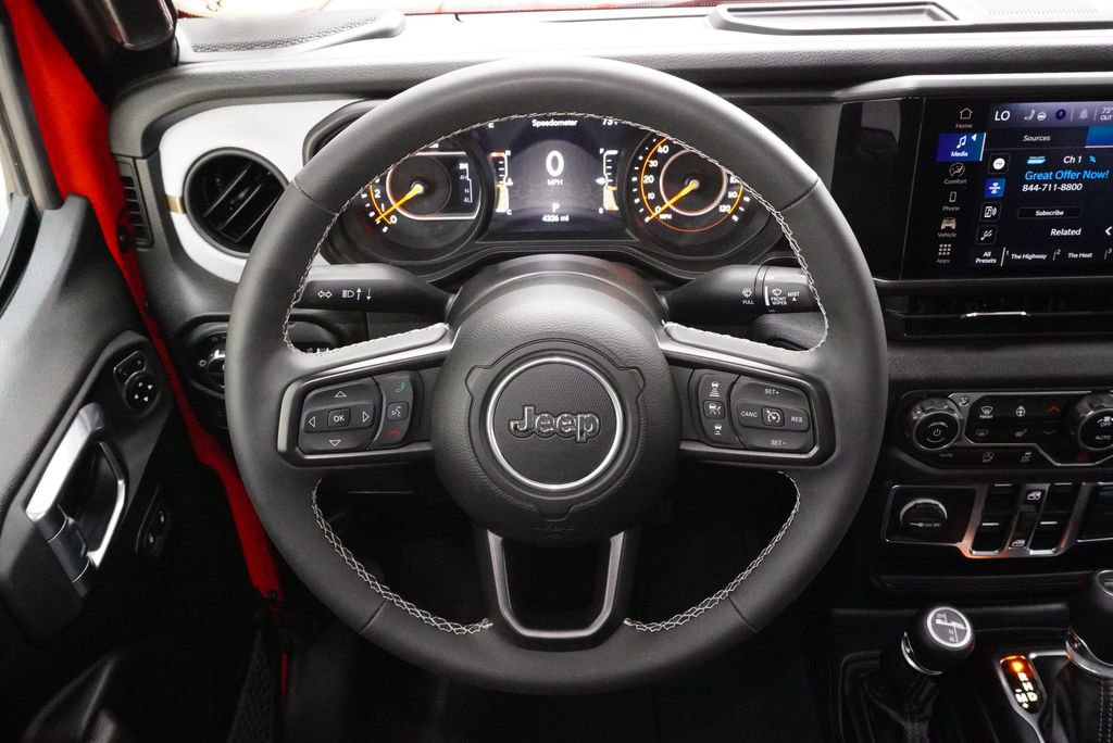 Used 2025 Jeep Gladiator Sport AWD/4WD image 18