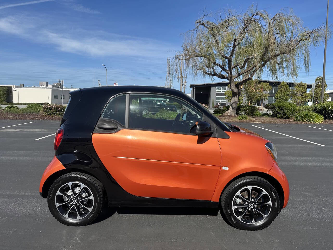 Used 2016 smart fortwo passion image 8