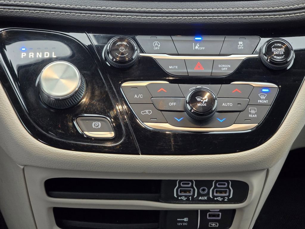 Used 2022 Chrysler Pacifica Touring-L image 35