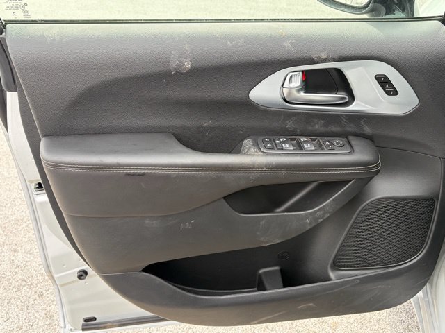New 2026 Chrysler Pacifica Limited w/ S Appearance Package FWD image 12
