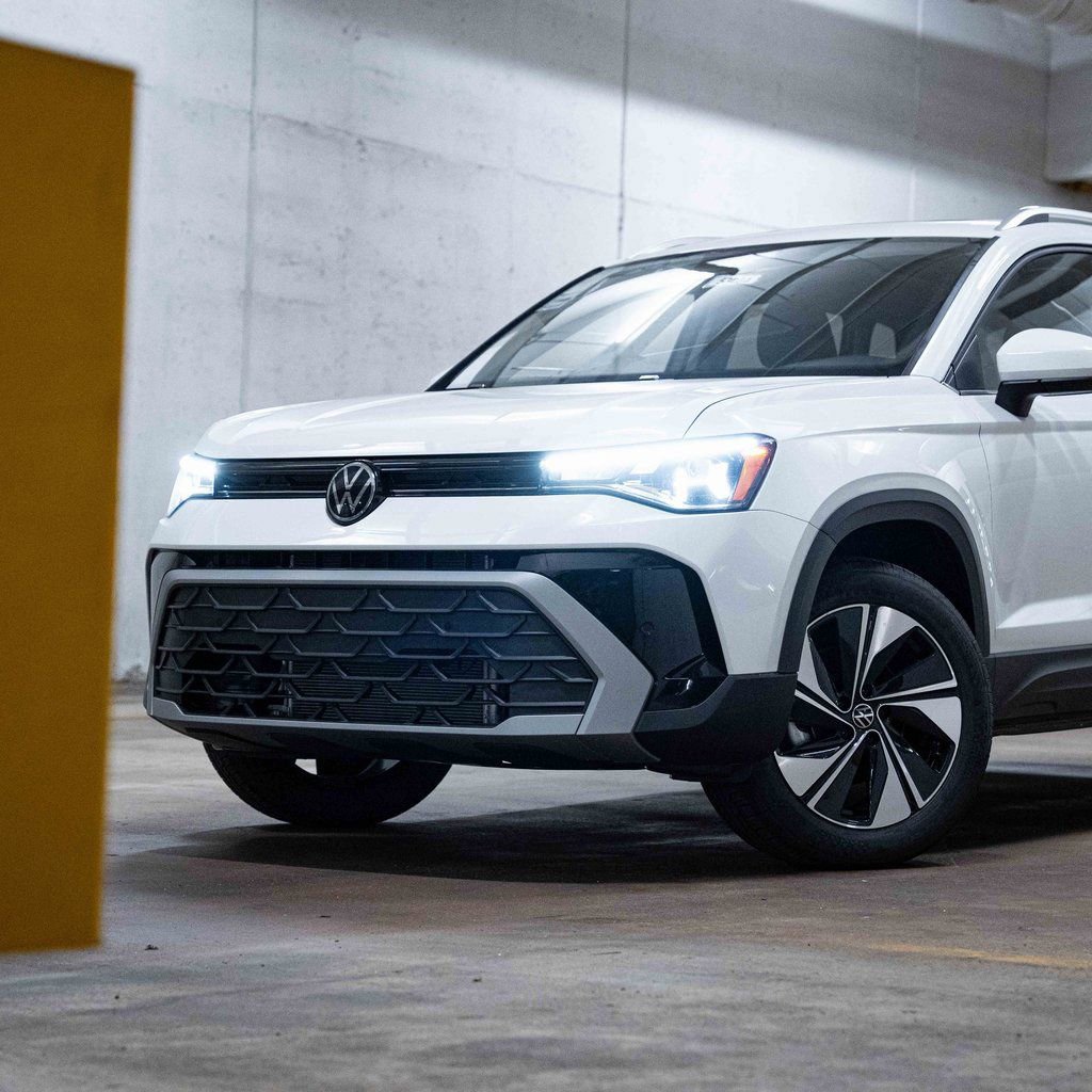 New 2025 Volkswagen Taos SE image 2