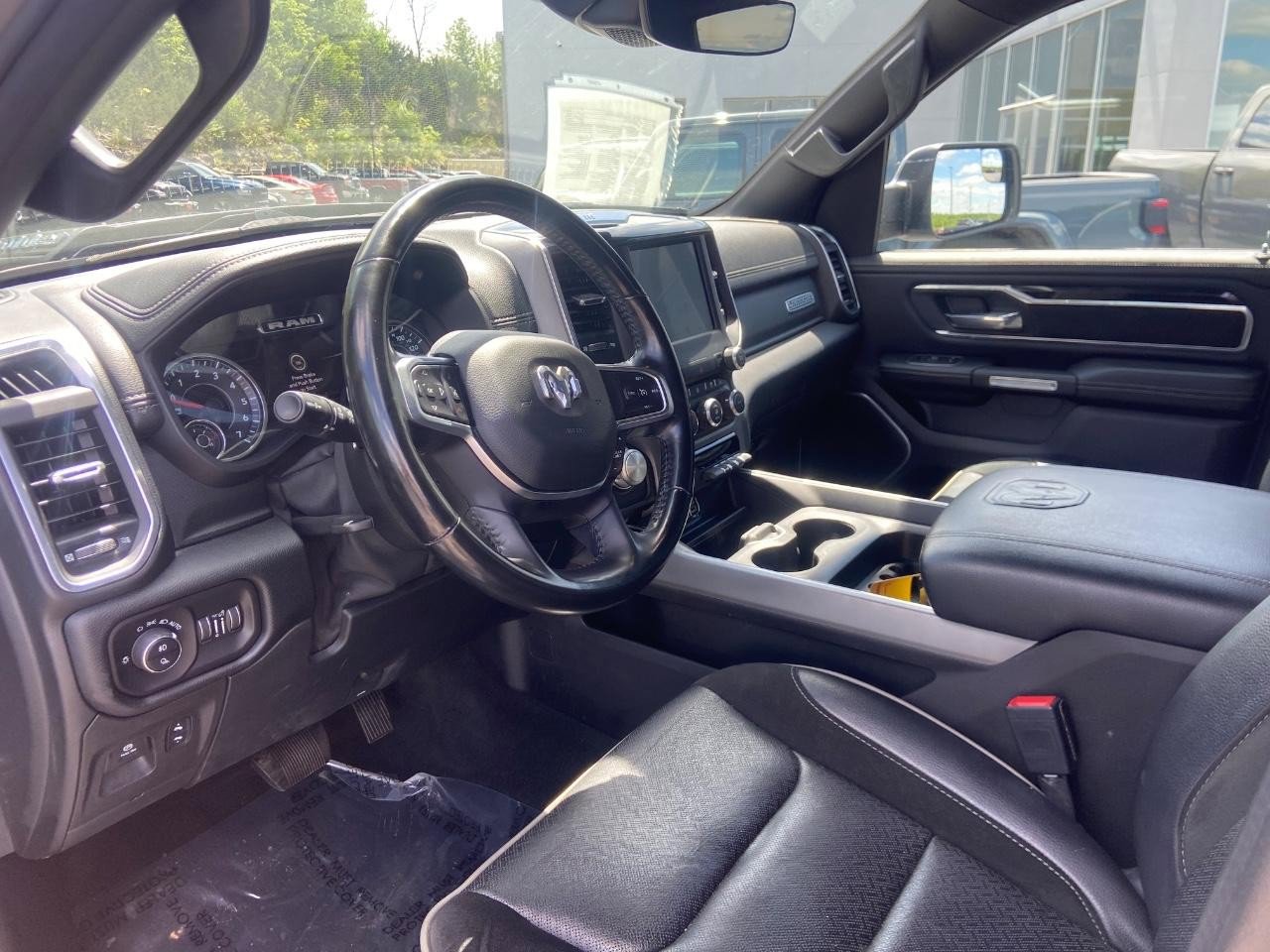 Used 2022 RAM 1500 Laramie w/ Sport Appearance Package AWD/4WD image 9