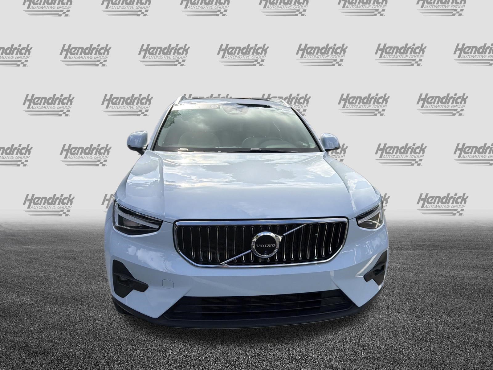 Certified 2024 Volvo XC40 B5 Ultimate w/ Protection Package Premier AWD/4WD image 3