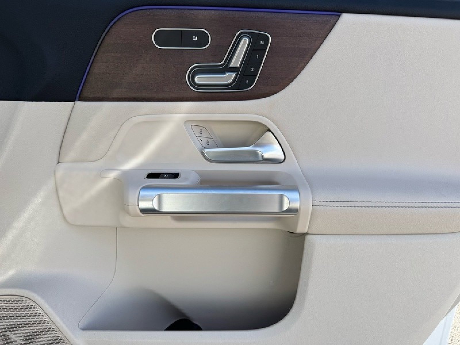 New 2023 Mercedes-Benz EQB 300 4MATIC image 25