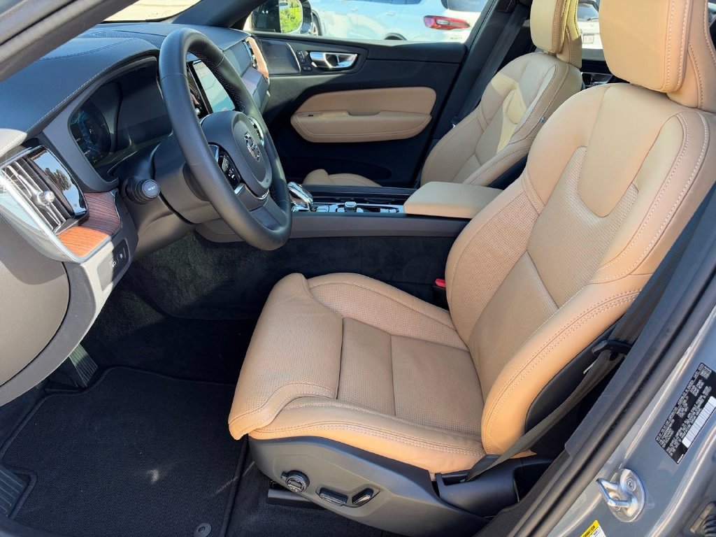 Certified 2024 Volvo XC60 T8 Ultimate w/ Protection Package Premier AWD/4WD image 8