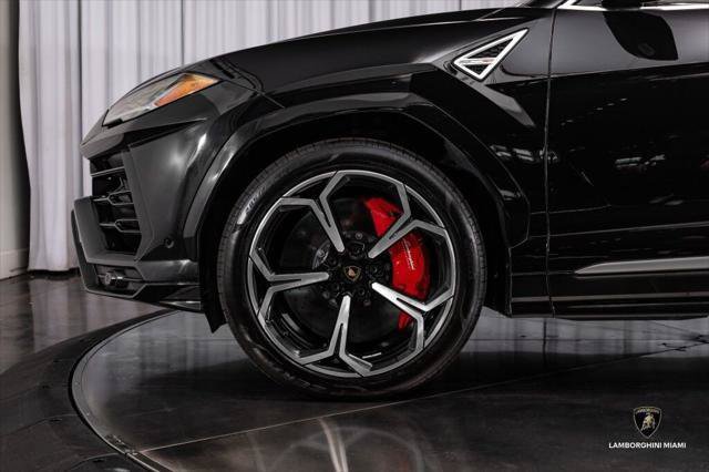 Used 2021 Lamborghini Urus AWD/4WD image 8