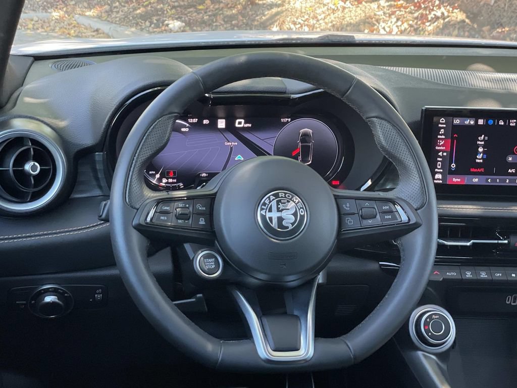 Used 2025 Alfa Romeo Tonale w/ Premium Package AWD/4WD image 8