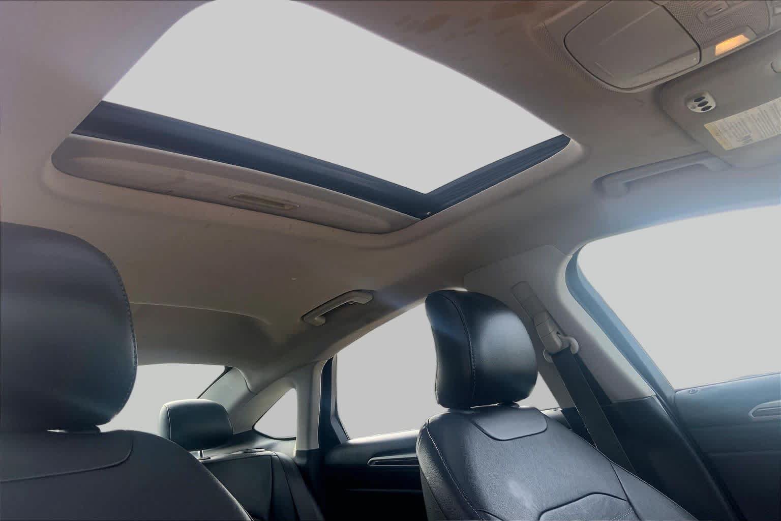 Used 2015 Ford Fusion SE w/ Equipment Group 202A FWD image 14