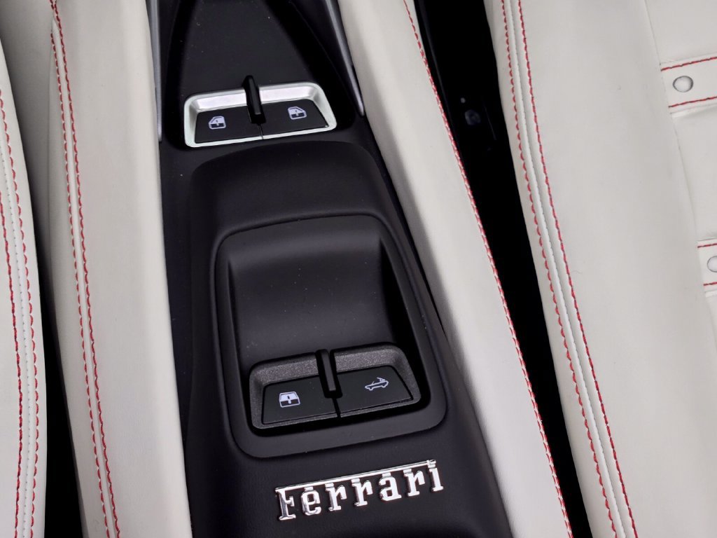 Used 2022 Ferrari F8 Tributo RWD image 41