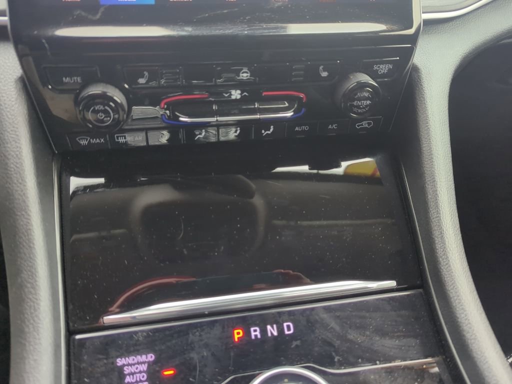 Used 2024 Jeep Grand Cherokee Limited image 45