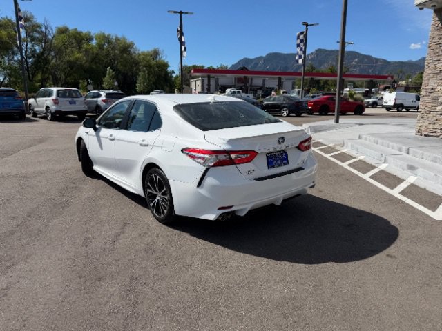 Used 2020 Toyota Camry SE w/ Sunroof Package FWD image 10